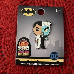 SOLD!! FUNKO POP! BATMAN THE ANIMATED SERIES TWO-FACE LACC 2021 EXCLUSIVE PIN
